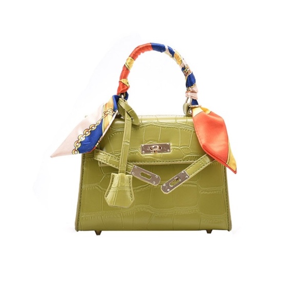Chic Faux Leather Croc Embossed Mini Handbag Gold Tone Hardware - Picture 1 of 12